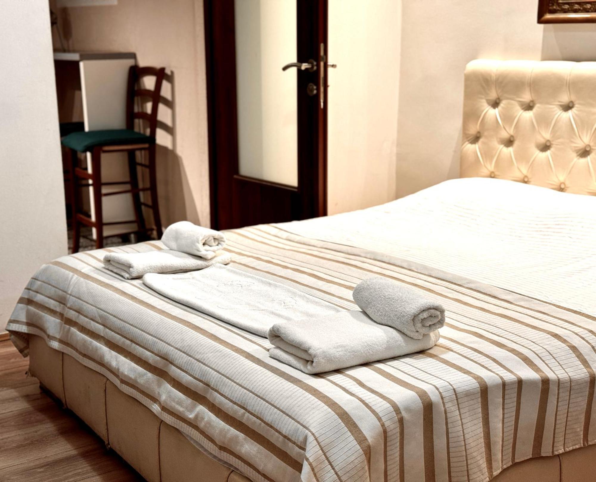 Novi Svet Apartment Kotor Bagian luar foto