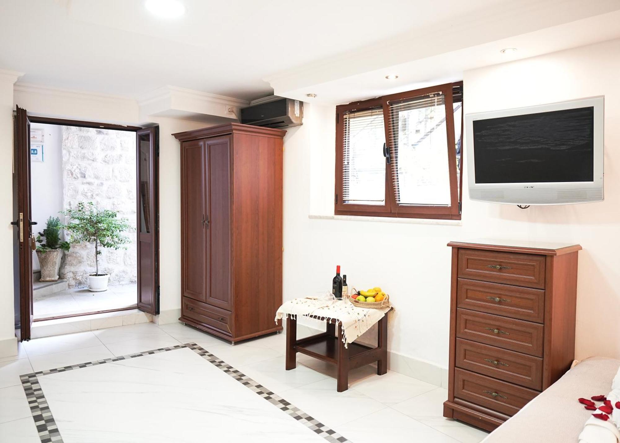 Novi Svet Apartment Kotor Bagian luar foto