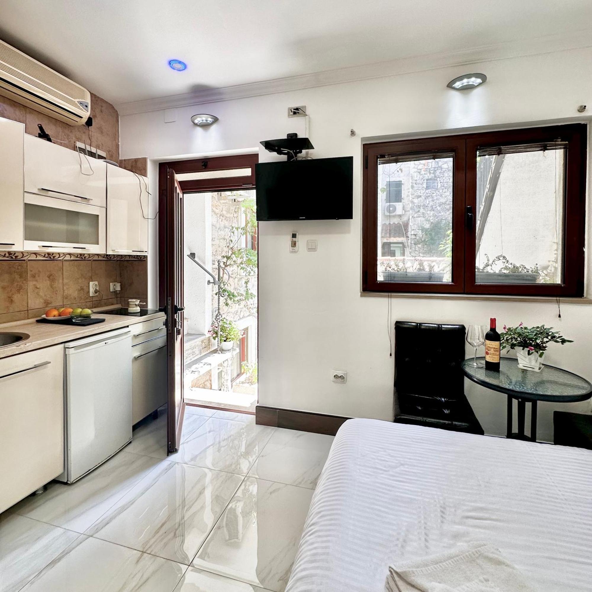Novi Svet Apartment Kotor Bagian luar foto