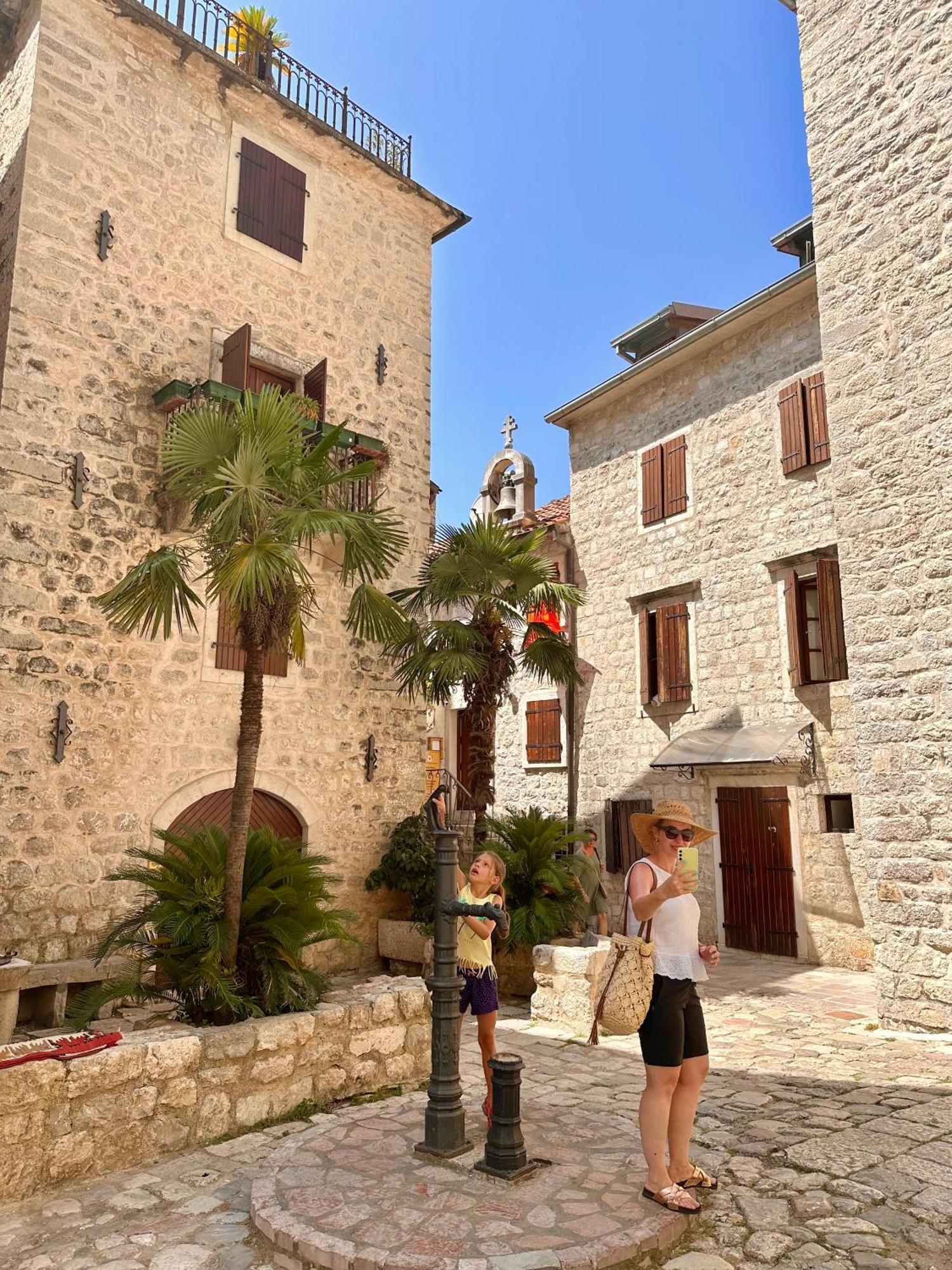 Novi Svet Apartment Kotor Bagian luar foto