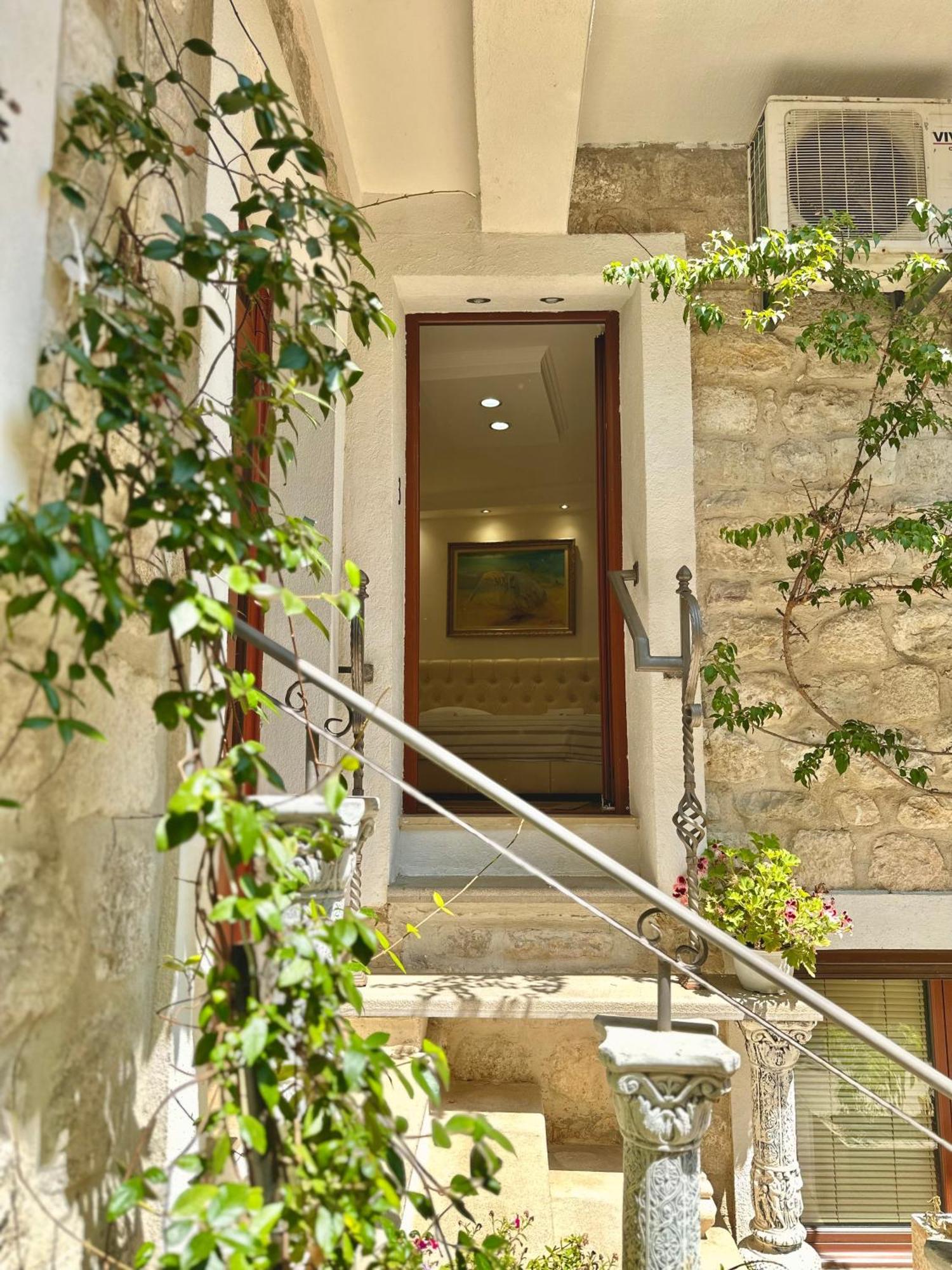 Novi Svet Apartment Kotor Bagian luar foto
